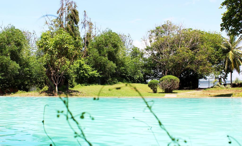City Hub Lagoon Negombo Exterior foto